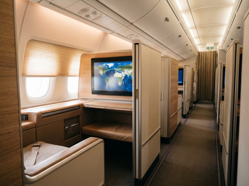 Award Miles vs. Cash for Long-Haul Business Class: Which Booking Method Wins